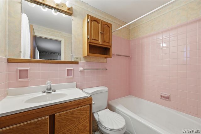 207 Huxley Drive, Amherst, NY 14226