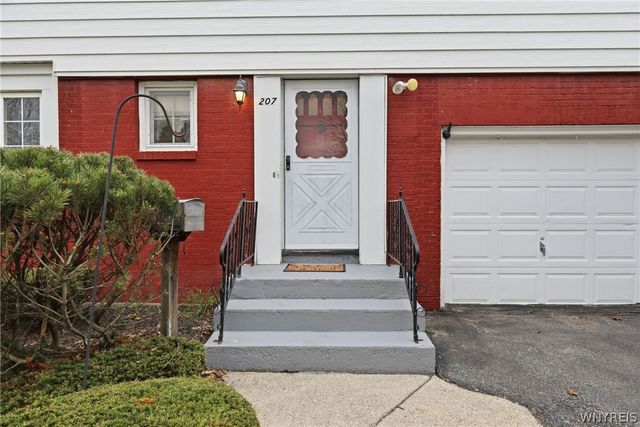207 Huxley Drive, Amherst, NY 14226