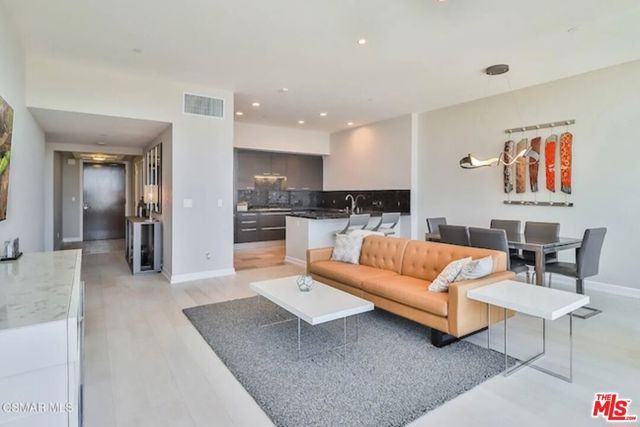 900 W Olympic Boulevard 34D, Los Angeles, CA 90015