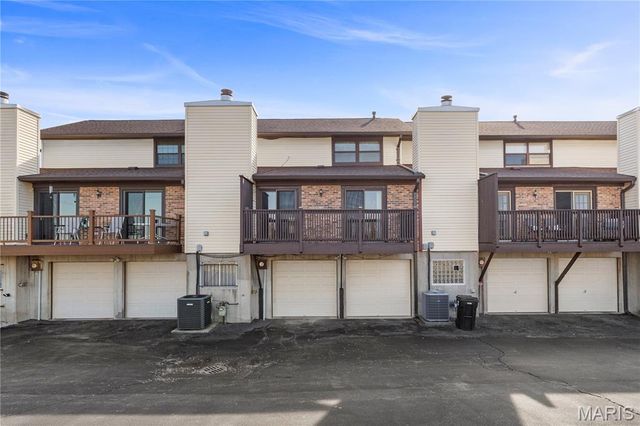 1341 Snapdragon Court, St Louis, MO 63146