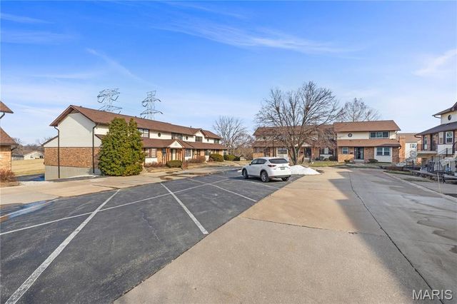 1341 Snapdragon Court, St Louis, MO 63146