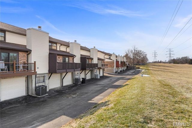 1341 Snapdragon Court, St Louis, MO 63146