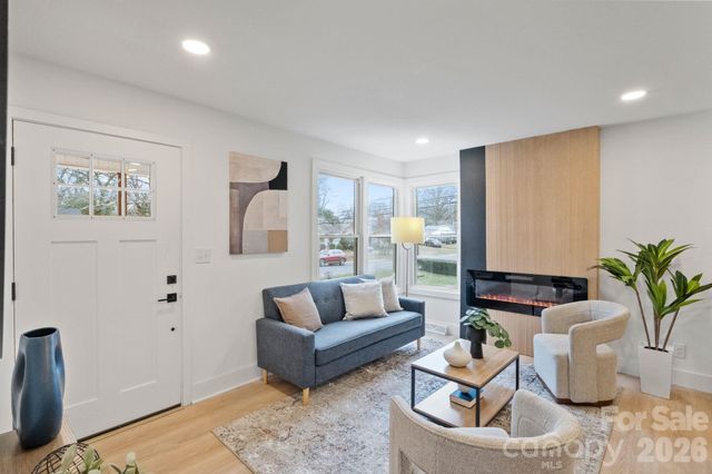 1004 Druid Circle, Charlotte, NC 28206