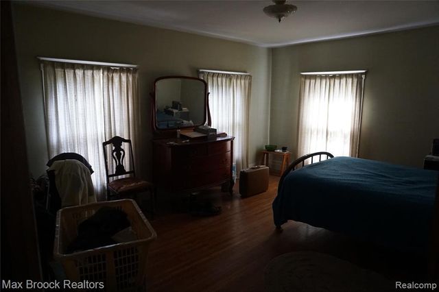 24 Ridge Road, Pleasant Ridge, MI 48069