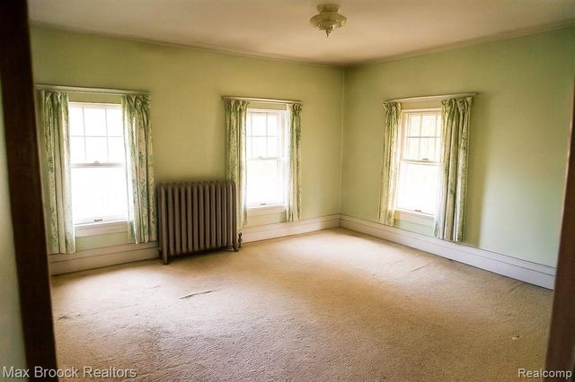 24 Ridge Road, Pleasant Ridge, MI 48069