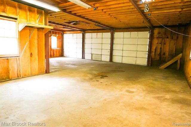 24 Ridge Road, Pleasant Ridge, MI 48069