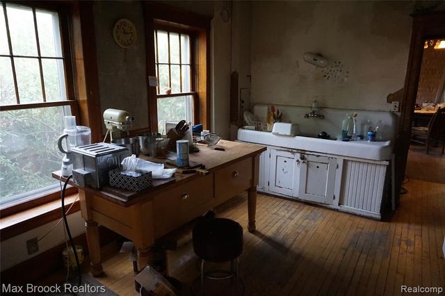 24 Ridge Road, Pleasant Ridge, MI 48069