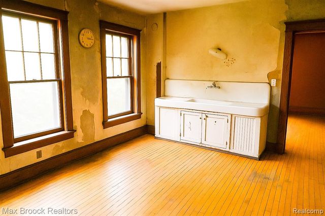 24 Ridge Road, Pleasant Ridge, MI 48069