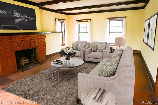 24 Ridge Road, Pleasant Ridge, MI 48069