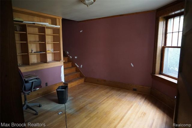 24 Ridge Road, Pleasant Ridge, MI 48069