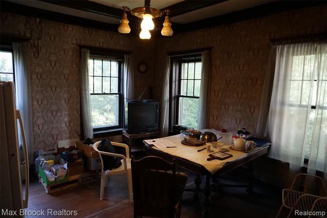 24 Ridge Road, Pleasant Ridge, MI 48069