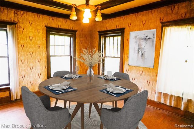 24 Ridge Road, Pleasant Ridge, MI 48069