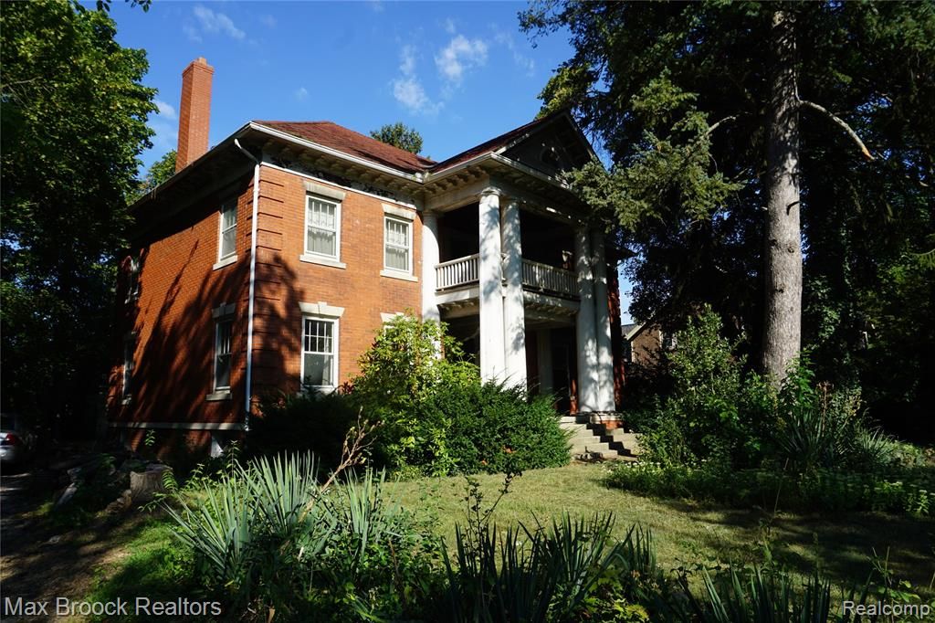 24 Ridge Road, Pleasant Ridge, MI 48069