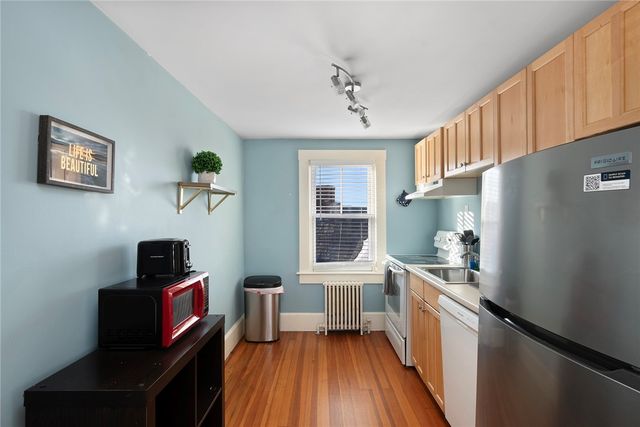 21 Spring Street 3, Newport, RI 02840