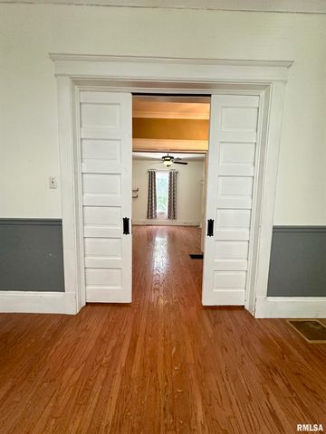 231 N WEBSTER Avenue, Jacksonville, IL 62650