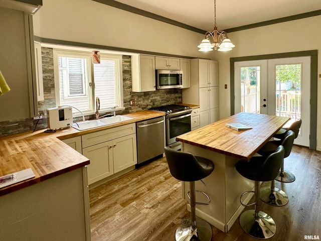 231 N WEBSTER Avenue, Jacksonville, IL 62650