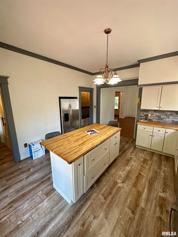 231 N WEBSTER Avenue, Jacksonville, IL 62650