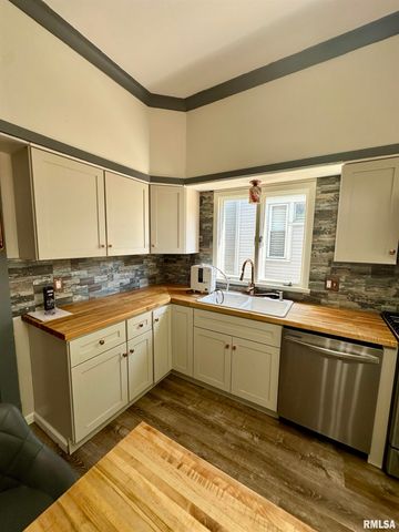 231 N WEBSTER Avenue, Jacksonville, IL 62650