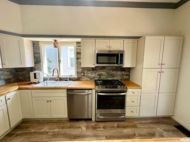 231 N WEBSTER Avenue, Jacksonville, IL 62650