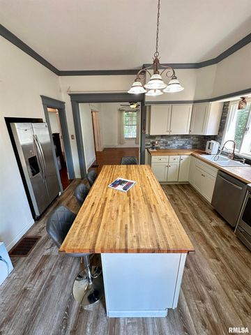 231 N WEBSTER Avenue, Jacksonville, IL 62650