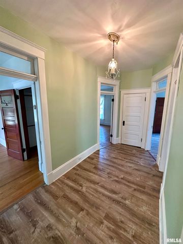 231 N WEBSTER Avenue, Jacksonville, IL 62650