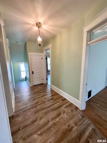 231 N WEBSTER Avenue, Jacksonville, IL 62650