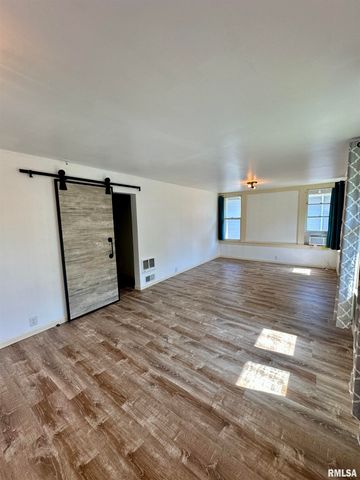 231 N WEBSTER Avenue, Jacksonville, IL 62650