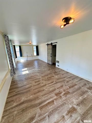 231 N WEBSTER Avenue, Jacksonville, IL 62650