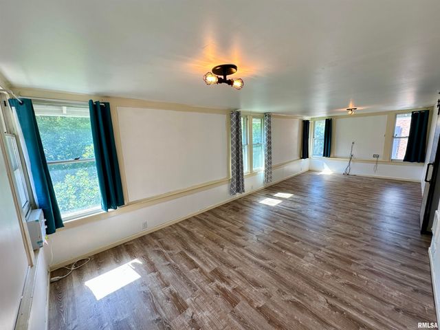 231 N WEBSTER Avenue, Jacksonville, IL 62650