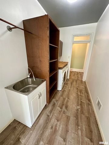 231 N WEBSTER Avenue, Jacksonville, IL 62650