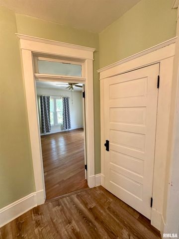 231 N WEBSTER Avenue, Jacksonville, IL 62650