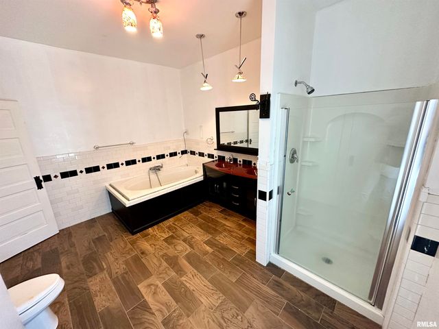 231 N WEBSTER Avenue, Jacksonville, IL 62650