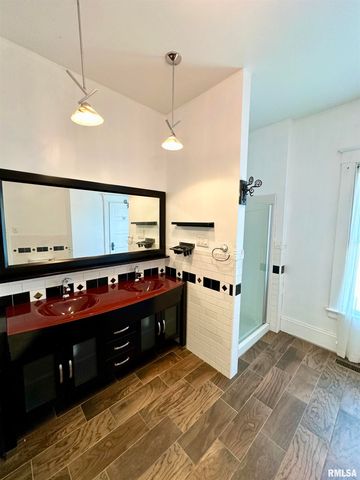 231 N WEBSTER Avenue, Jacksonville, IL 62650