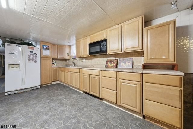 611 Jefferson Ave, Elizabeth City, NJ 07201