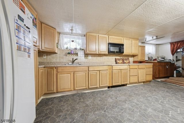 611 Jefferson Ave, Elizabeth City, NJ 07201