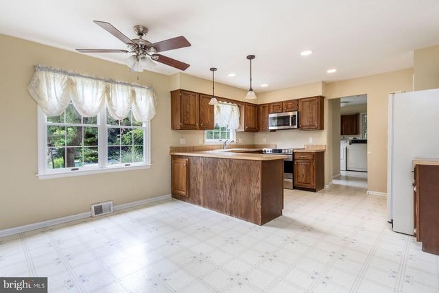 5780 VILLAGE LN, Doylestown, PA 18902
