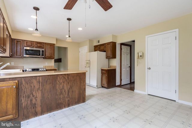 5780 VILLAGE LN, Doylestown, PA 18902