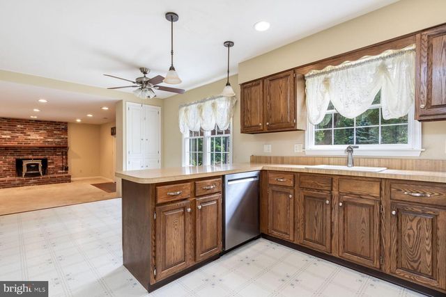 5780 VILLAGE LN, Doylestown, PA 18902