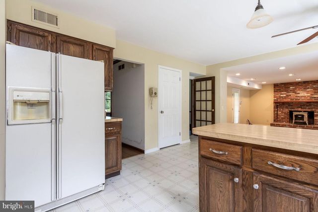 5780 VILLAGE LN, Doylestown, PA 18902