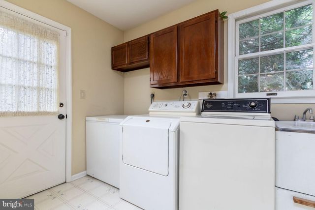 5780 VILLAGE LN, Doylestown, PA 18902