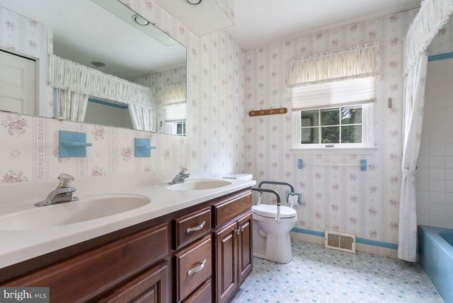 5780 VILLAGE LN, Doylestown, PA 18902