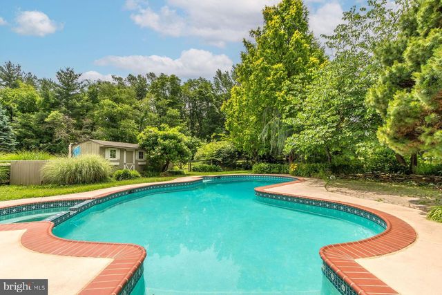 5780 VILLAGE LN, Doylestown, PA 18902