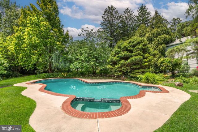 5780 VILLAGE LN, Doylestown, PA 18902