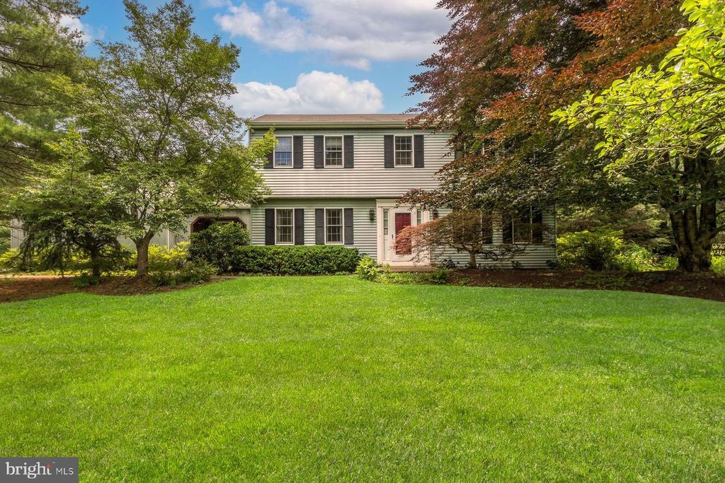 5780 VILLAGE LN, Doylestown, PA 18902