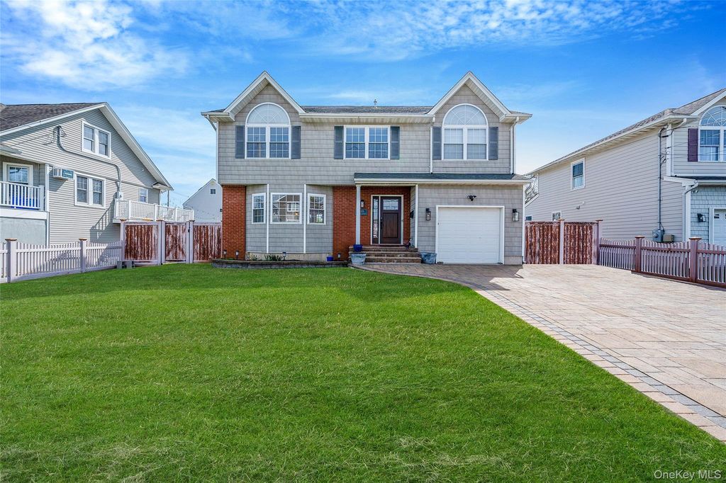 149 S Bay Avenue, Freeport, NY 11520