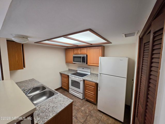 745 CENTURY 21 Drive, Jacksonville, FL 32216
