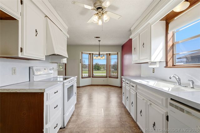 1204 SW 12th Place, Wagoner, OK 74467