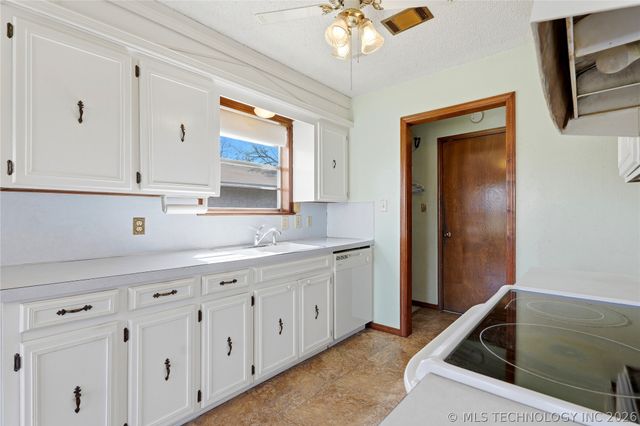 1204 SW 12th Place, Wagoner, OK 74467