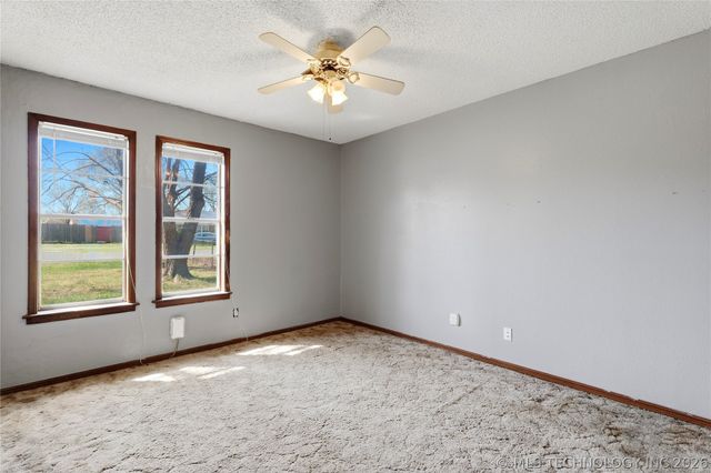 1204 SW 12th Place, Wagoner, OK 74467