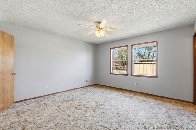 1204 SW 12th Place, Wagoner, OK 74467